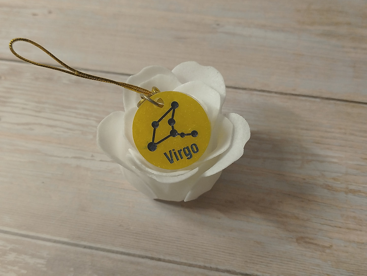 Fond Jaune, Ecriture Noir