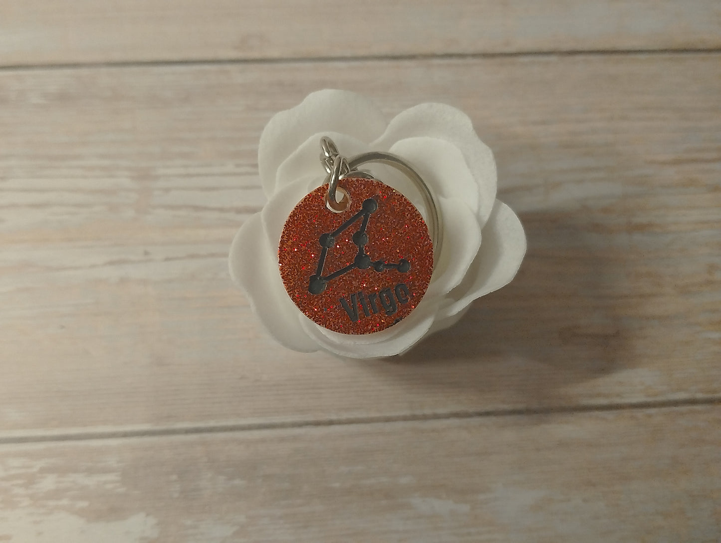 Fond Rouge pailleté, Ecriture Noir