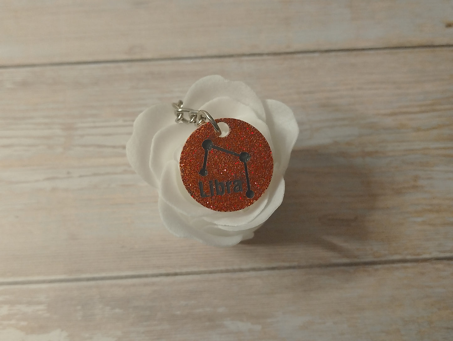 Fond Rouge pailleté, Ecriture Noir