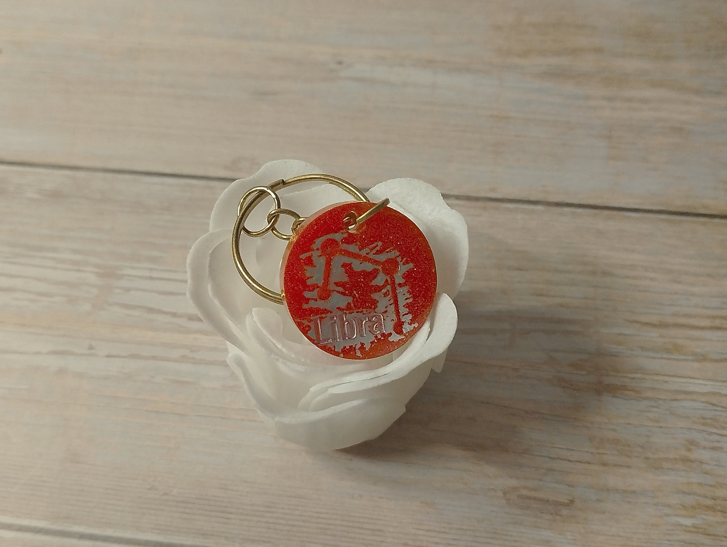 Fond Rouge, Ecriture Argent