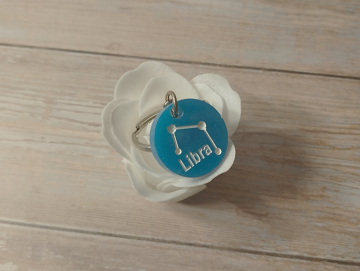 Fond Bleu, Ecriture Blanc