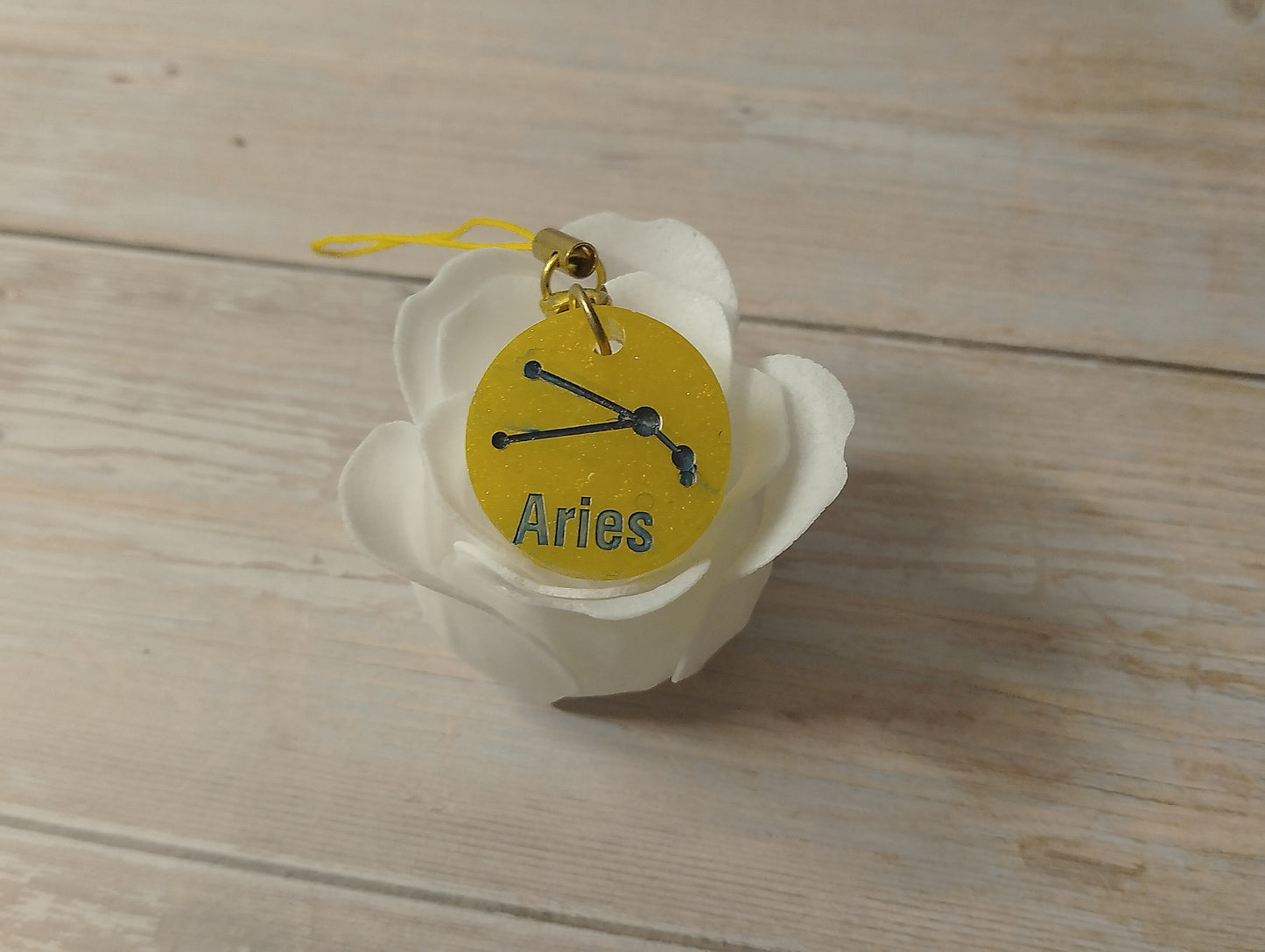 Fond Jaune, Ecriture Noir