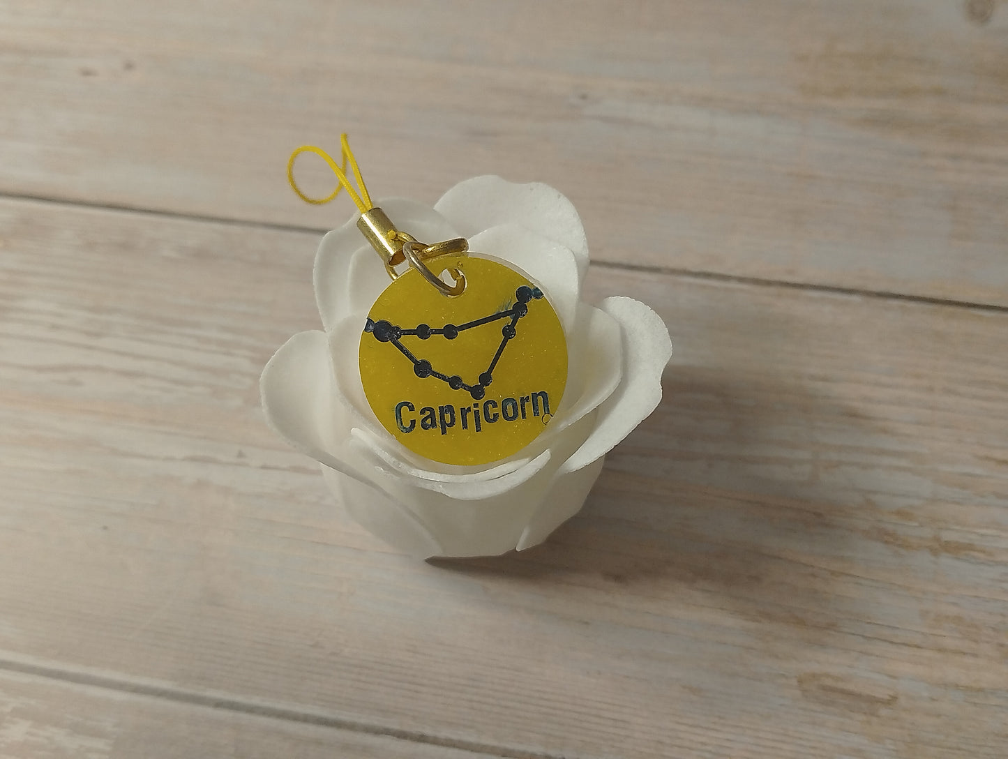 Fond Jaune, Ecriture Noir