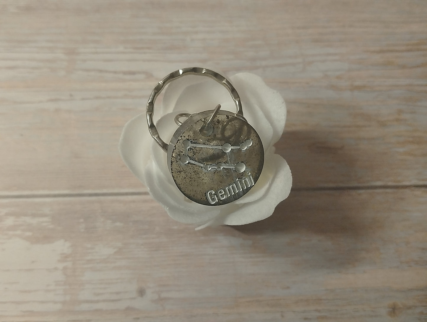 Fond Gris, Ecriture Blanc