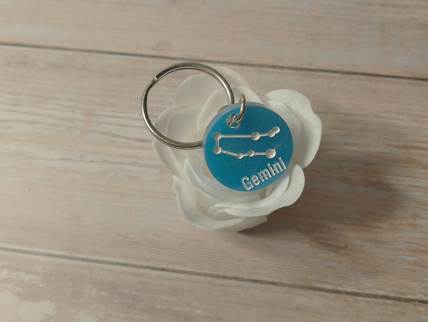 Fond Bleu, Ecriture Blanc