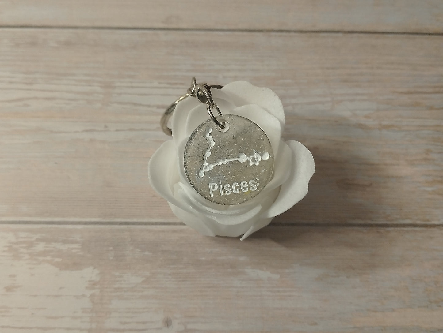 Fond Gris, Ecriture Blanc