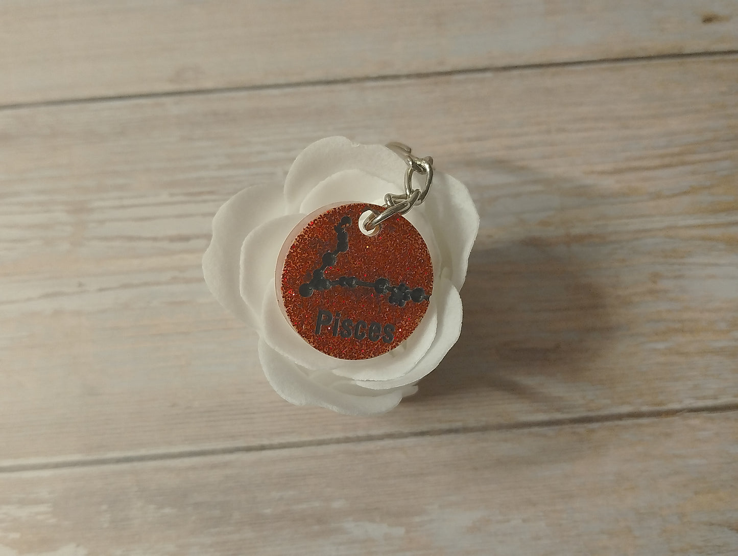 Fond Rouge pailleté, Ecriture Noir