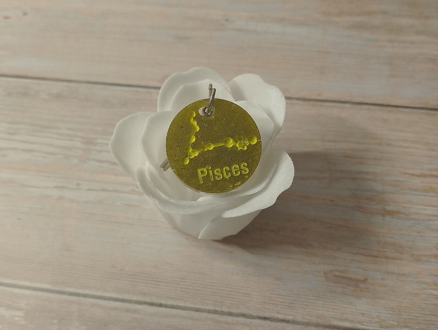 Fond Kaki, Ecriture Jaune