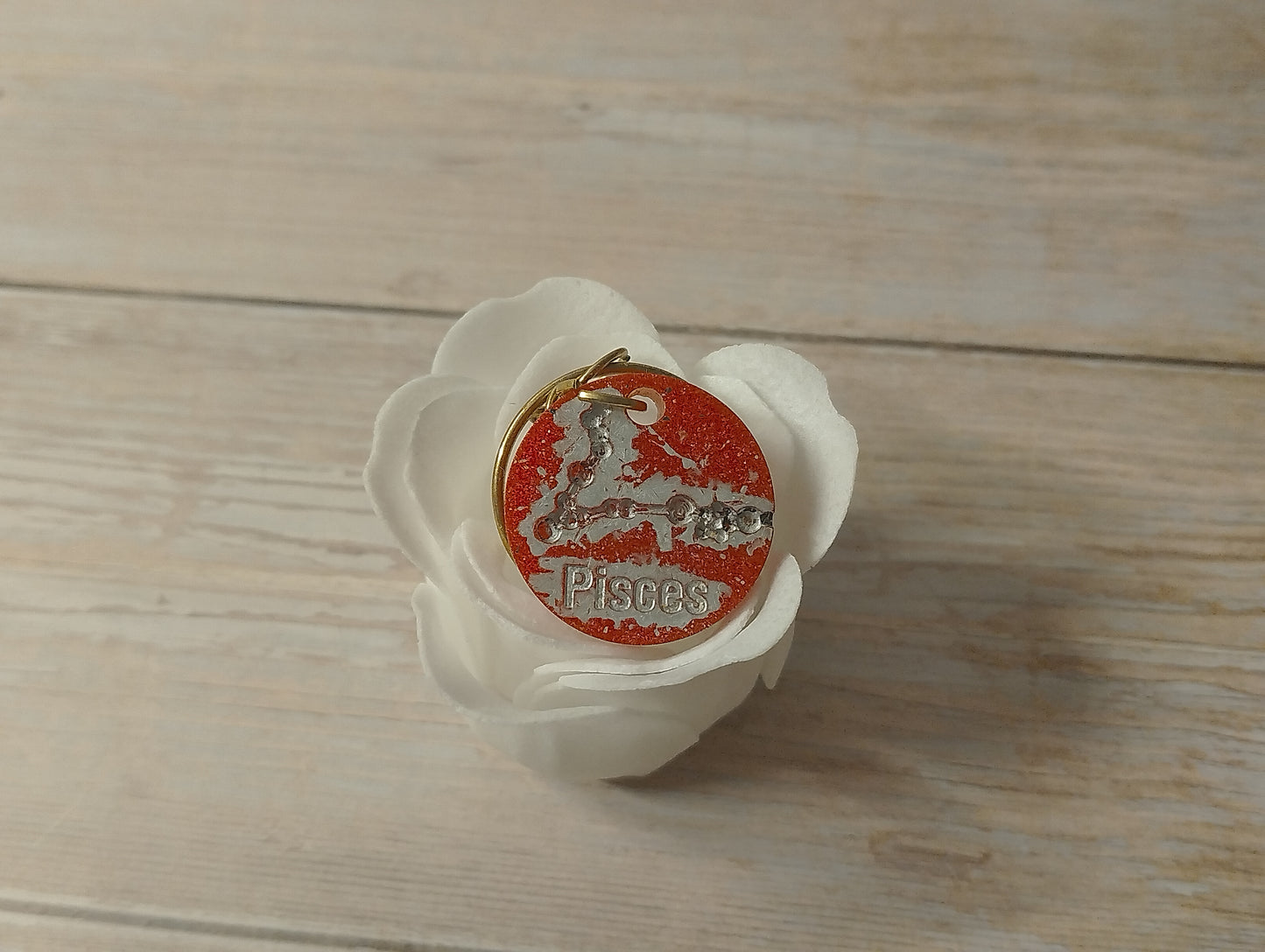 Fond Rouge, Ecriture Argent