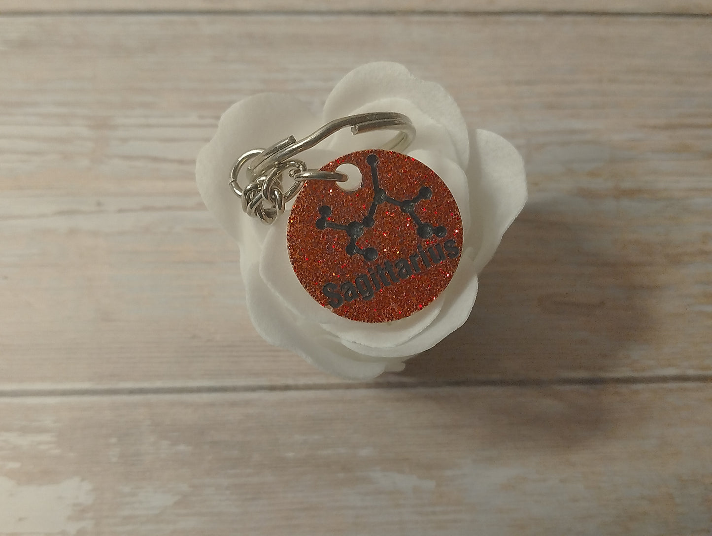 Fond Rouge pailleté, Ecriture Noir