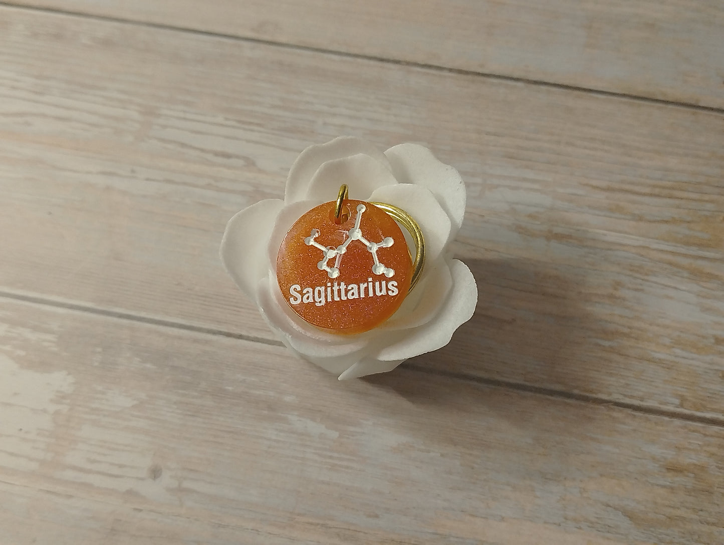 Fond Rouge, Ecriture Blanc