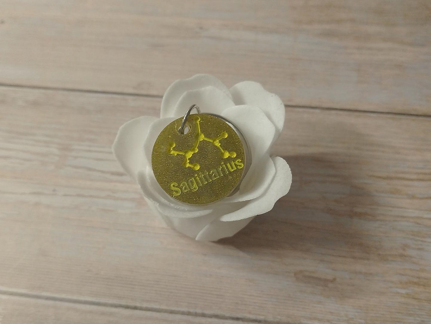 Fond Kaki, Ecriture Jaune