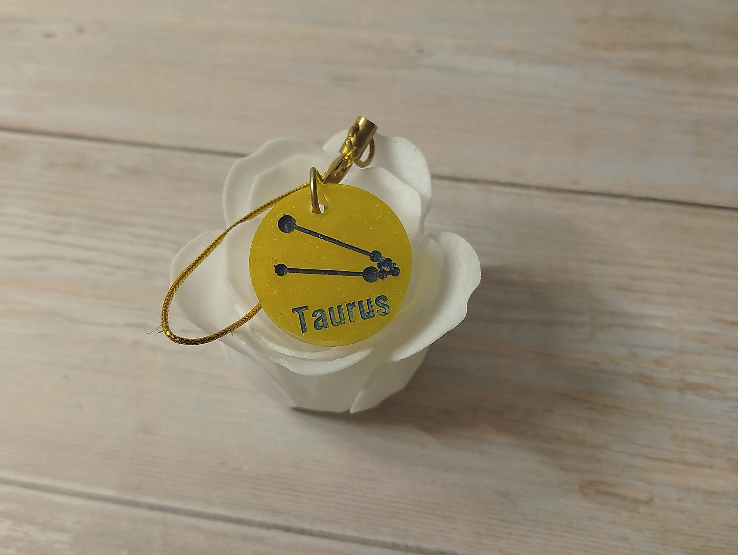 Fond Jaune, Ecriture Noir