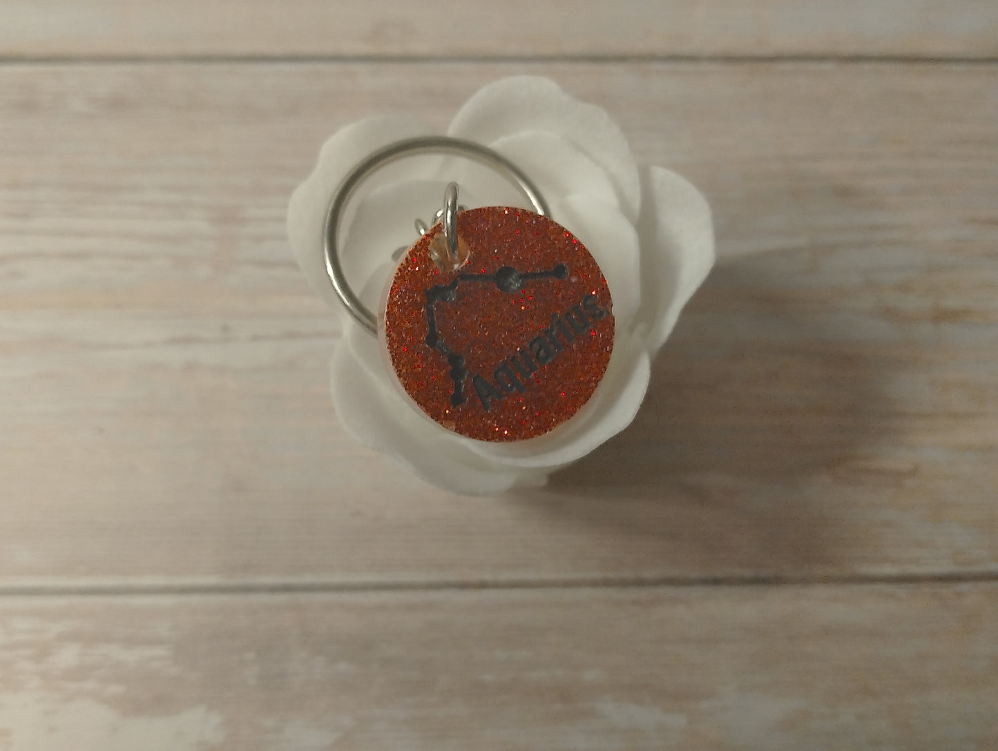 Fond Rouge pailleté, Ecriture Noir