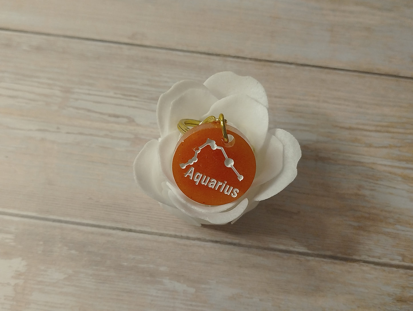 Fond Rouge, Ecriture Blanc