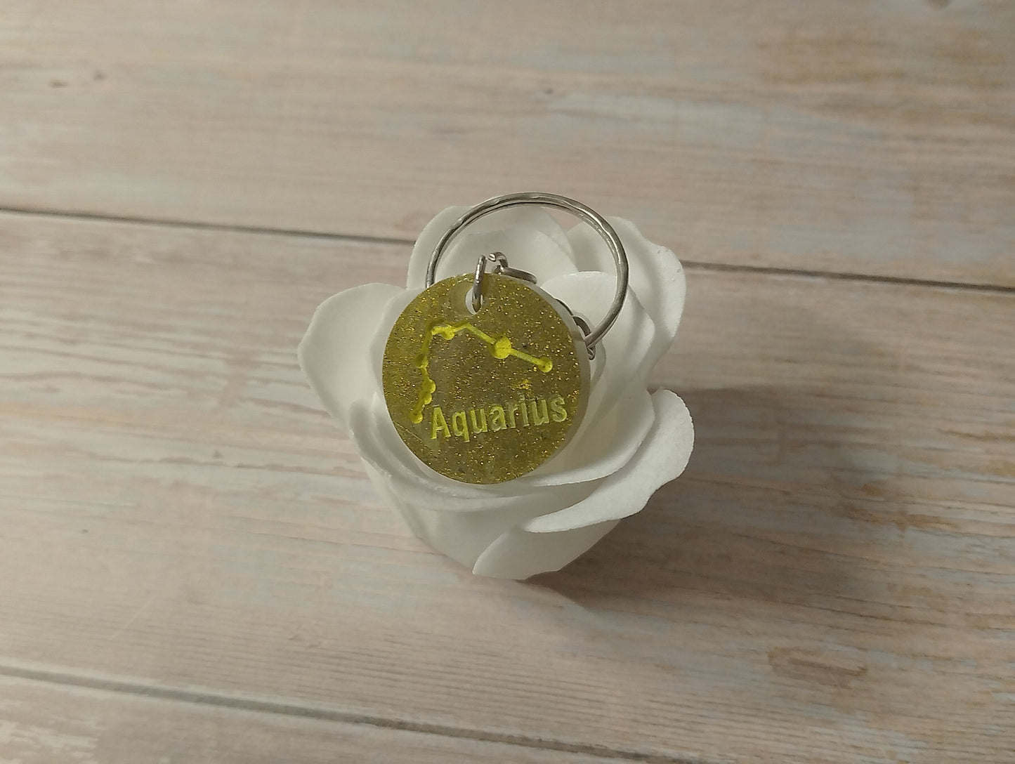 Fond Kaki, Ecriture Jaune