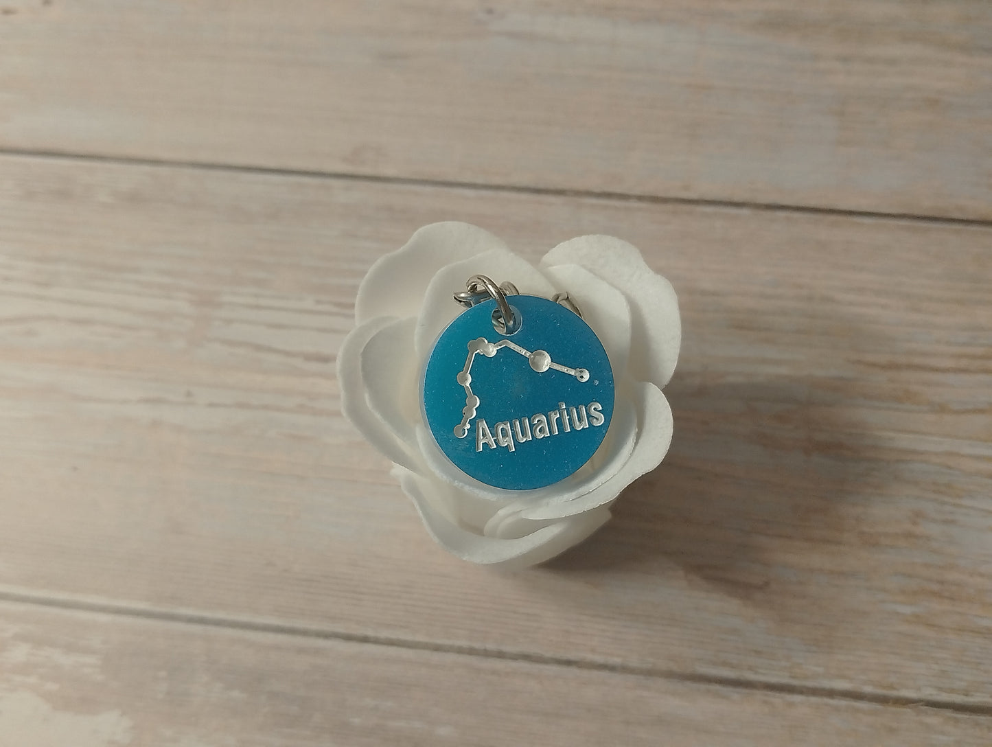 Fond Bleu, Ecriture Blanc