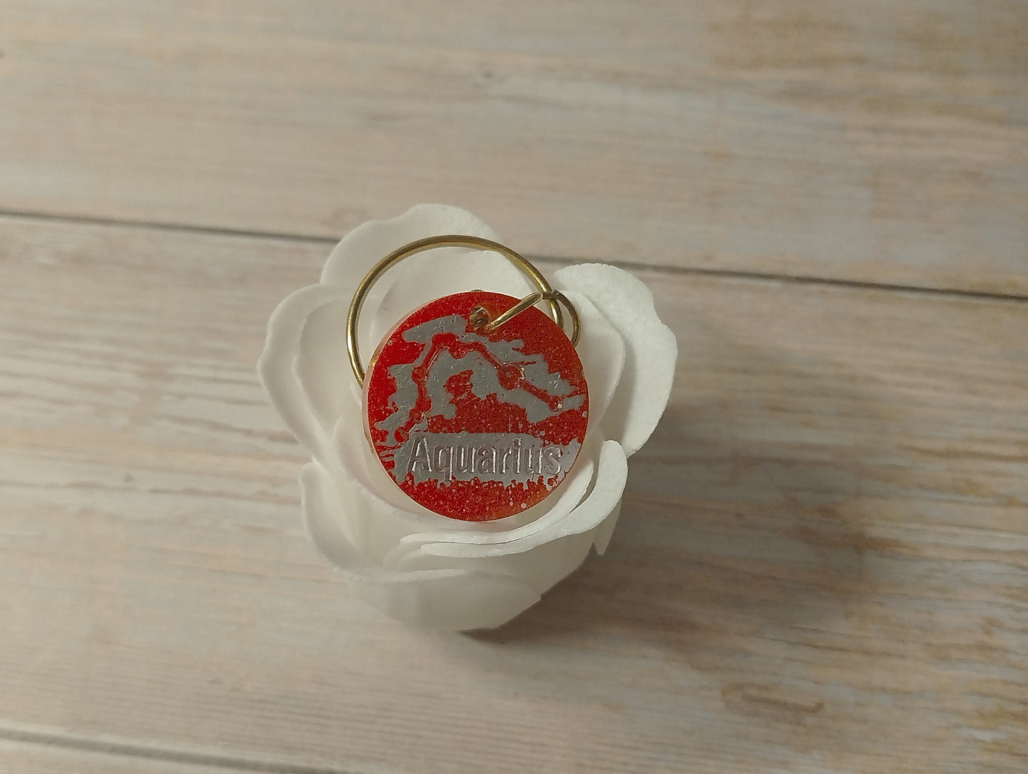 Fond Rouge, Ecriture Argent